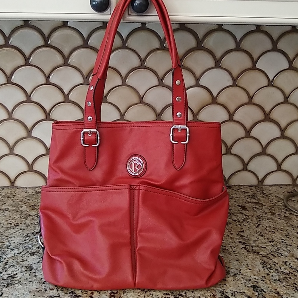 Bold Bag with Lots of Pockets for Easy Access